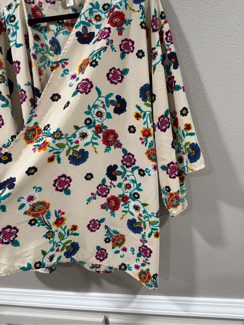 Floral Open-Front Kimono in Cream - Picture 3 of 7
